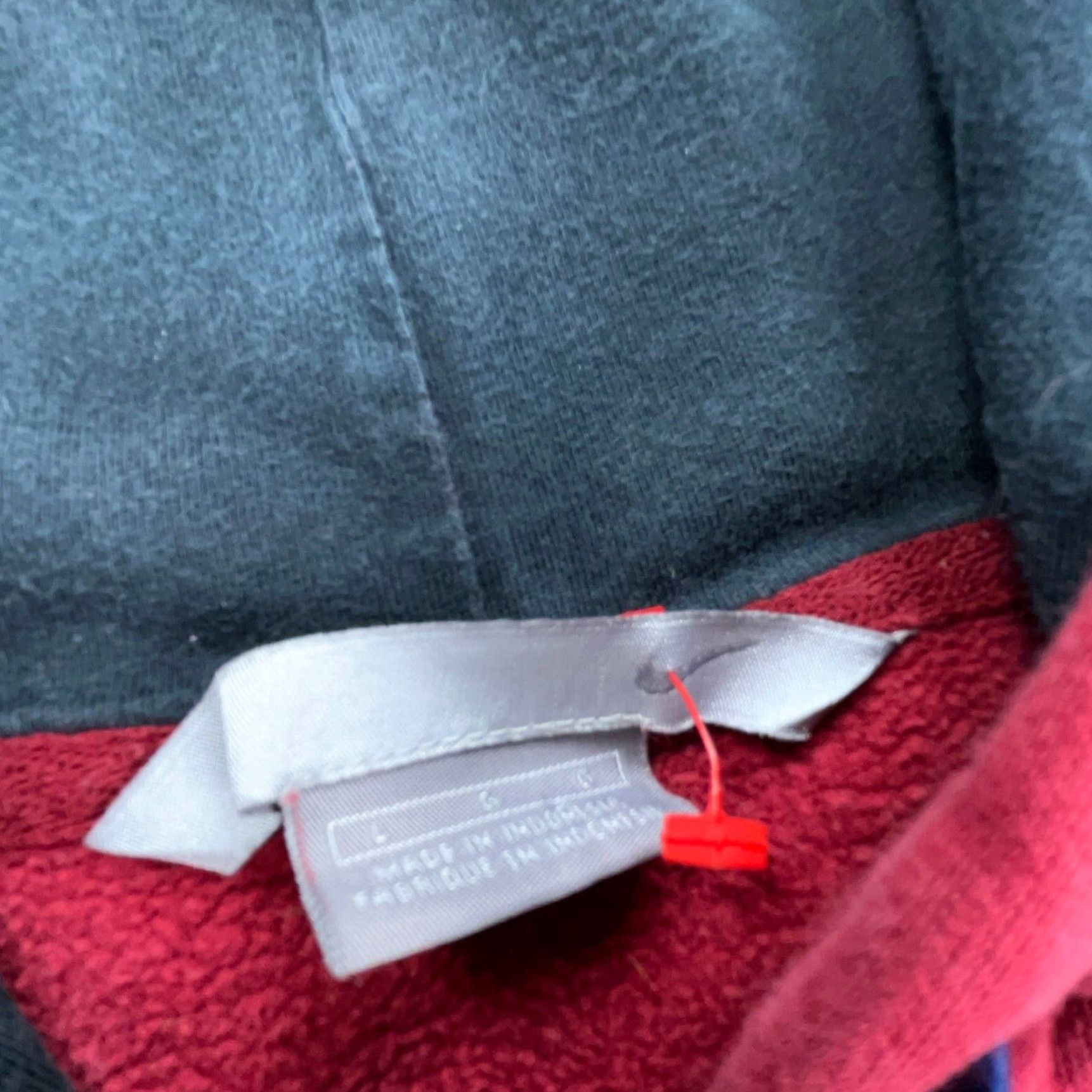 Nike VINTAGE Nike Hoodie Men L Red Y2K Sweatshirt Gray Tag Swoosh Size US L / EU 52-54 / 3 - 3 Thumbnail