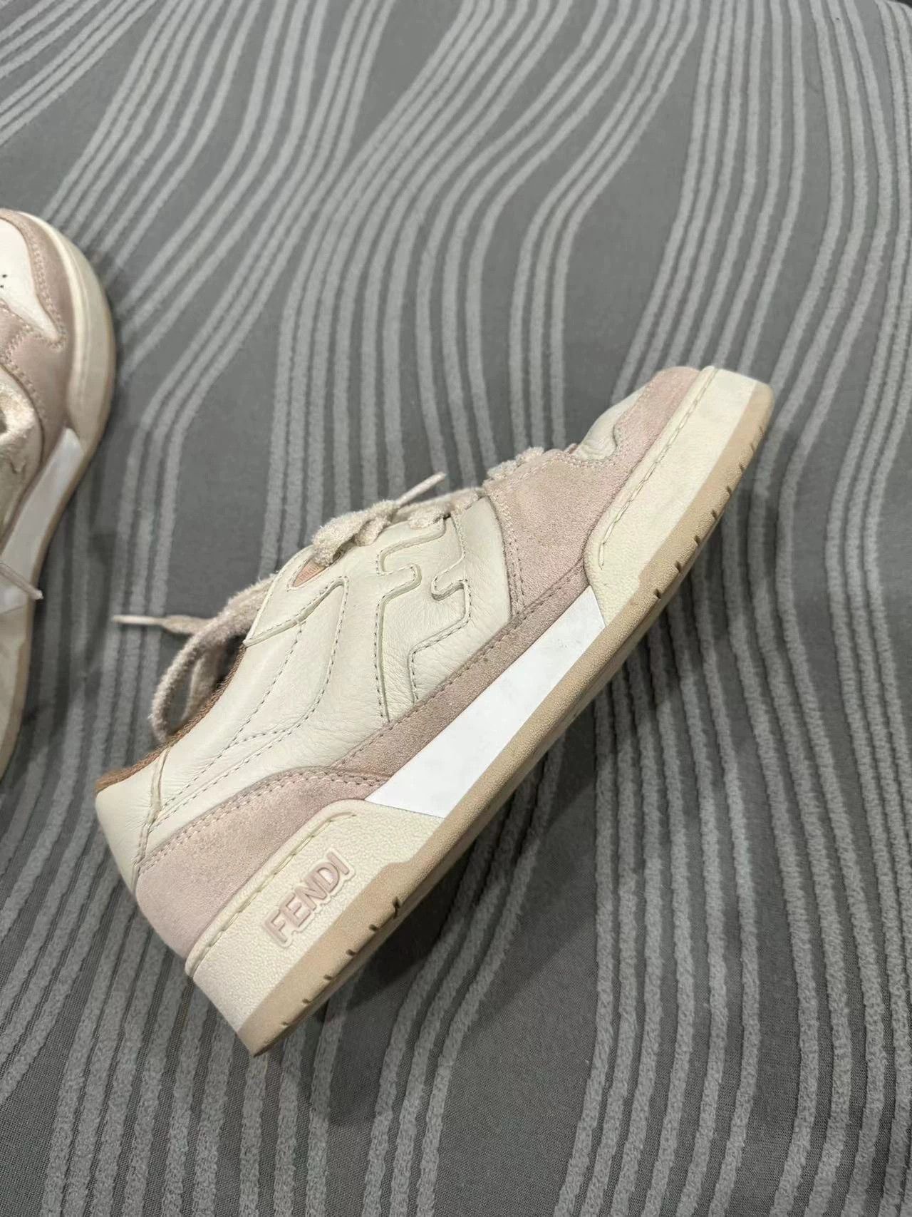 Fendi Fendi Low-Top Sneakers 36 Authentic Size US 5.5 / IT 35.5 - 2 Thumbnail