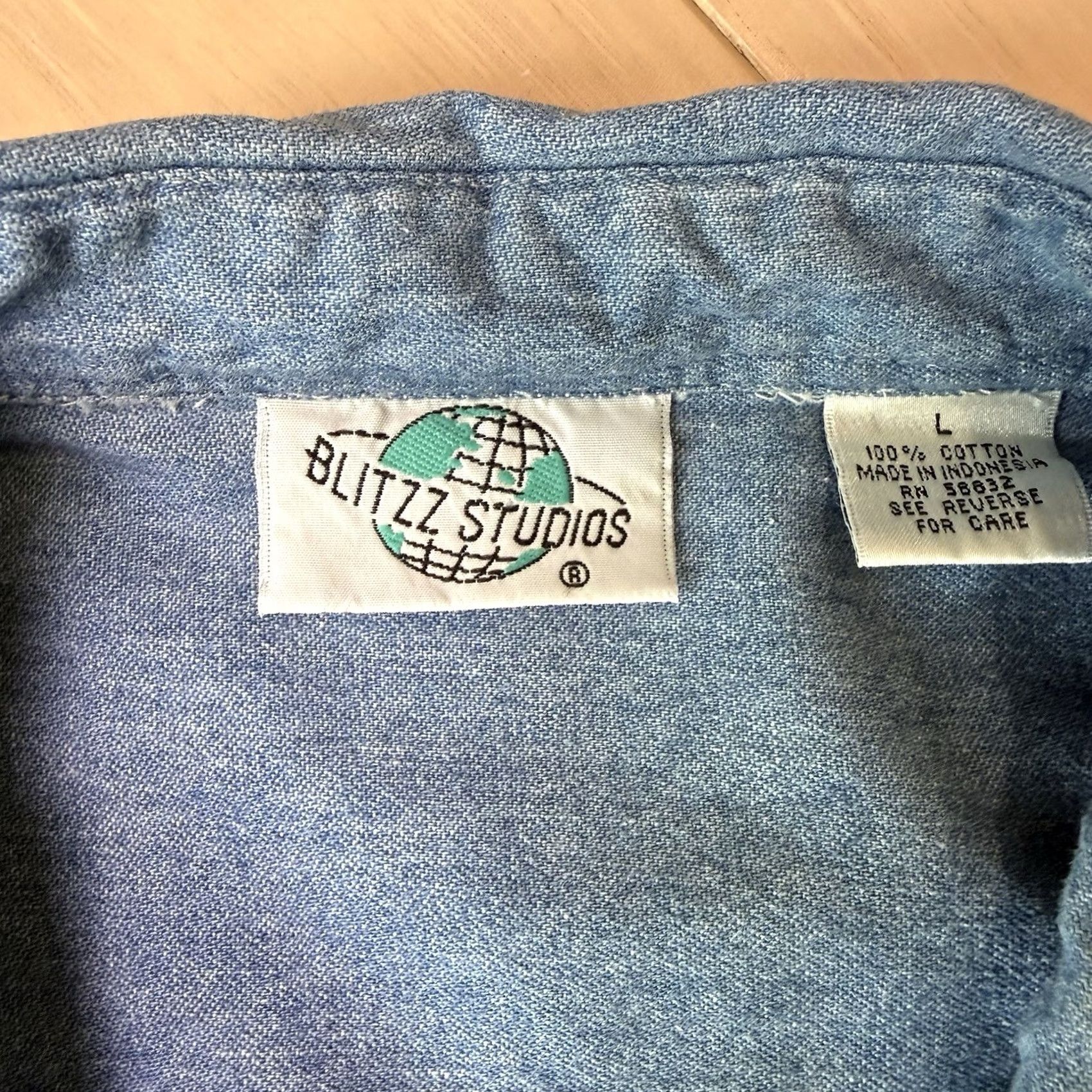 Vintage VINTAGE Flintstones Shirt Large Blue Long Sleeve Button Up Hanna Barbera Cartoon Shirt Size US L / EU 52-54 / 3 - 7 Thumbnail