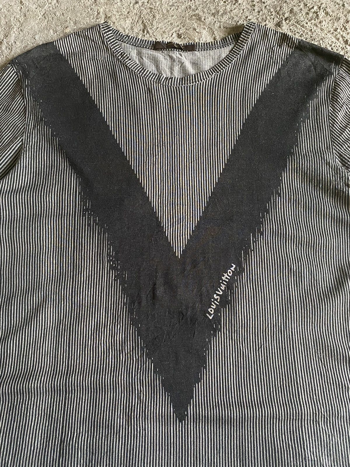 Louis Vuitton LV x Kim Jones FW’12 V-Logo Stripe Tee Size US XL / EU 56 / 4 - 3 Thumbnail