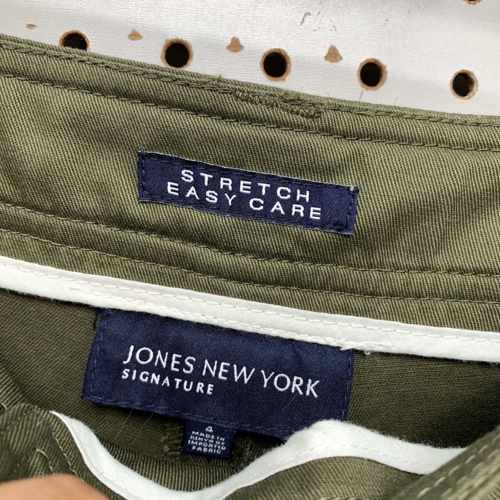 Jones New York Jones New York Chino Shorts Womens 4 Green Stretch Signature 30x6 (Regular) Casual M XS? Size 32" / US 10 / IT 46 - 3 Thumbnail
