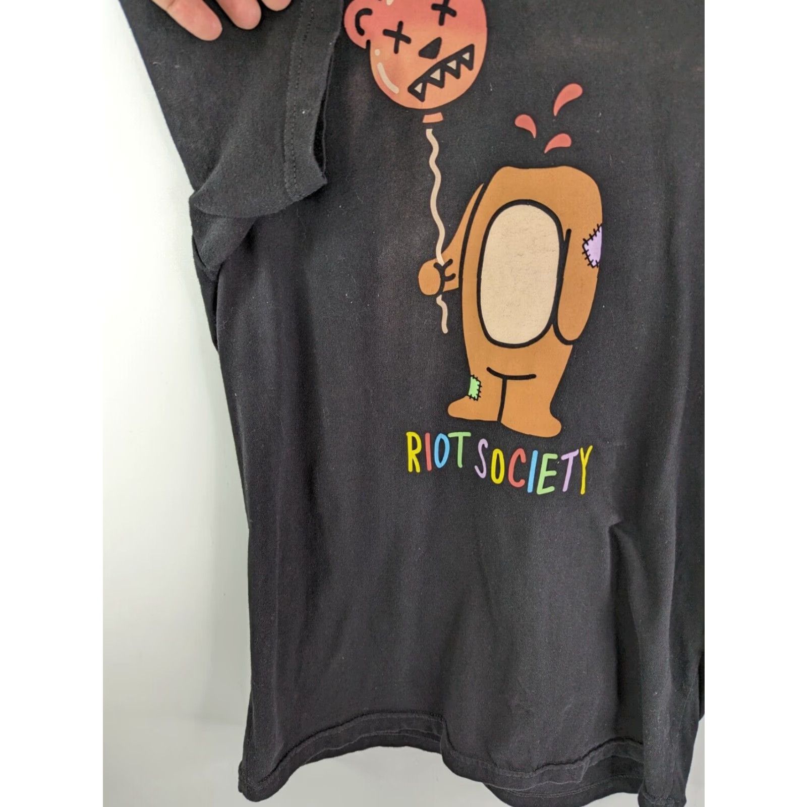 Vintage Riot Society Tee Shirt Short Sleeve Bear Balloon Head Graphic Small Riot Society Mens S Black 100% Cotton Graphic Tee Size US S / EU 44-46 / 1 - 4 Thumbnail
