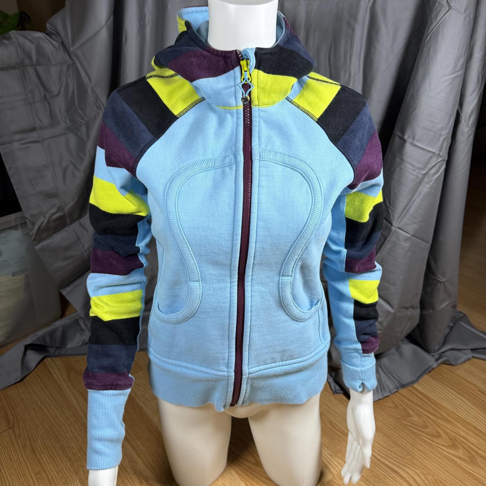Lululemon Lululemon Scuba Hoodie Colorblock Women’s Small Size S / US 4 / IT 40 - 1 Thumbnail