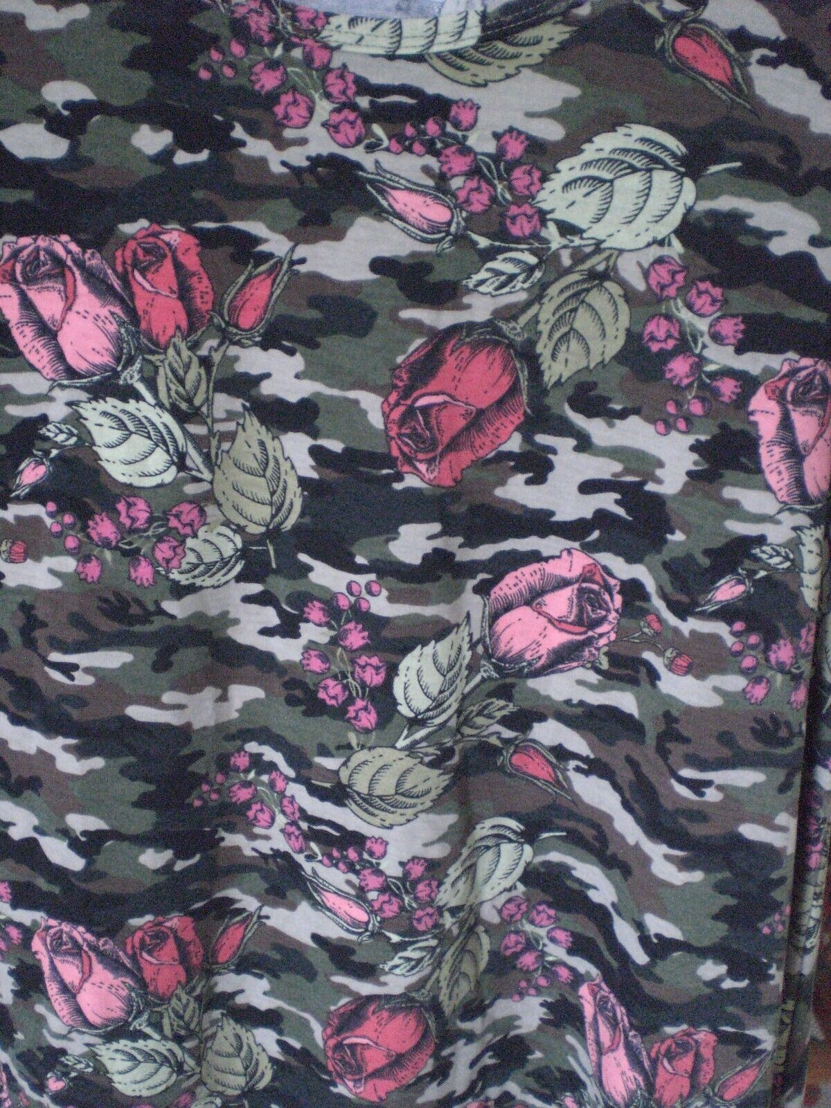 Other NWT LuLaRoe XXS Perfect T Shirt Top Blouse Camo and Floral Size XXS / US 00 / IT 34 - 2 Thumbnail