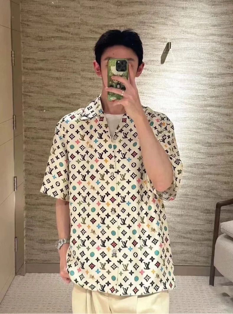 Louis Vuitton Louis Vuitton Full print shirt Size US S / EU 44-46 / 1 - 6 Thumbnail