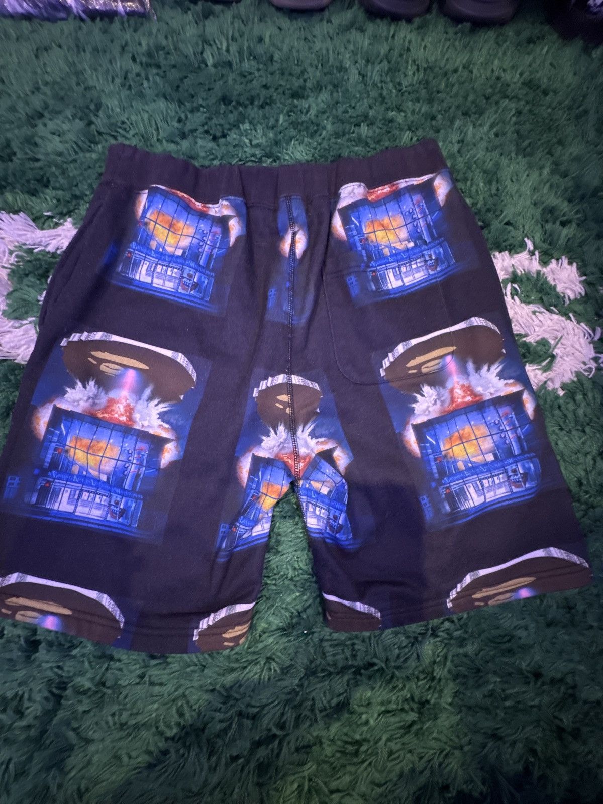 Bape Bape Invasion shorts men’s large Size US 34 / EU 50 - 2 Thumbnail