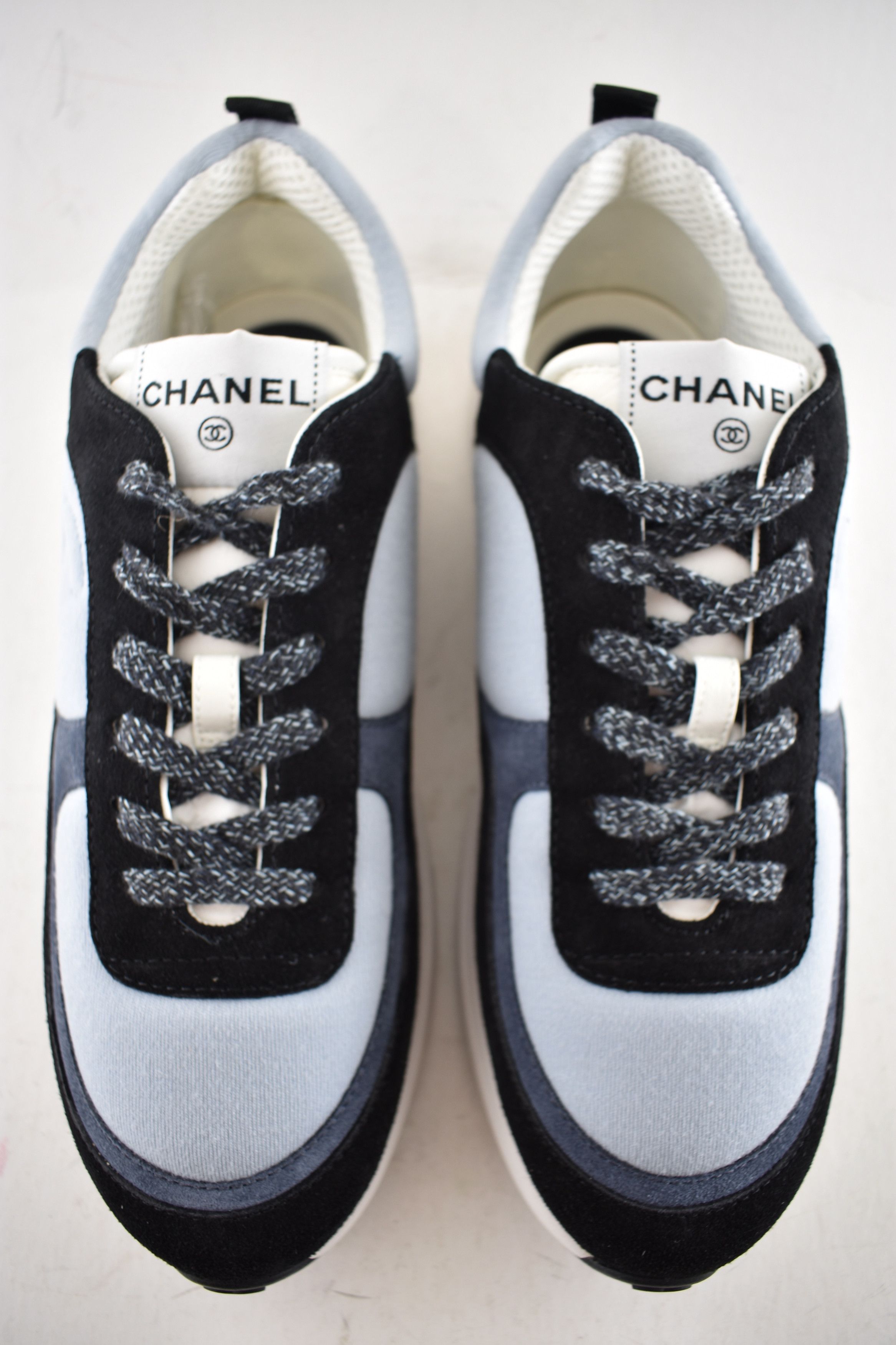 Chanel Chanel 22B Black White CC Logo Suede Flat Trainer Sneaker 40 Size US 10 / IT 40 - 10 Thumbnail
