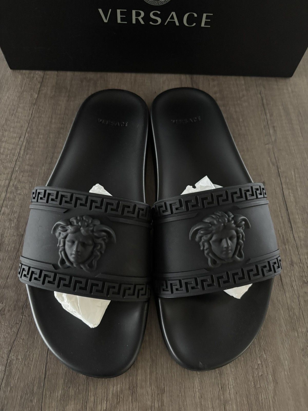 Versace Versace Palazzo Medusa Pool Slides Black Size 44 Authentic Size US 10 / EU 43 - 4 Thumbnail