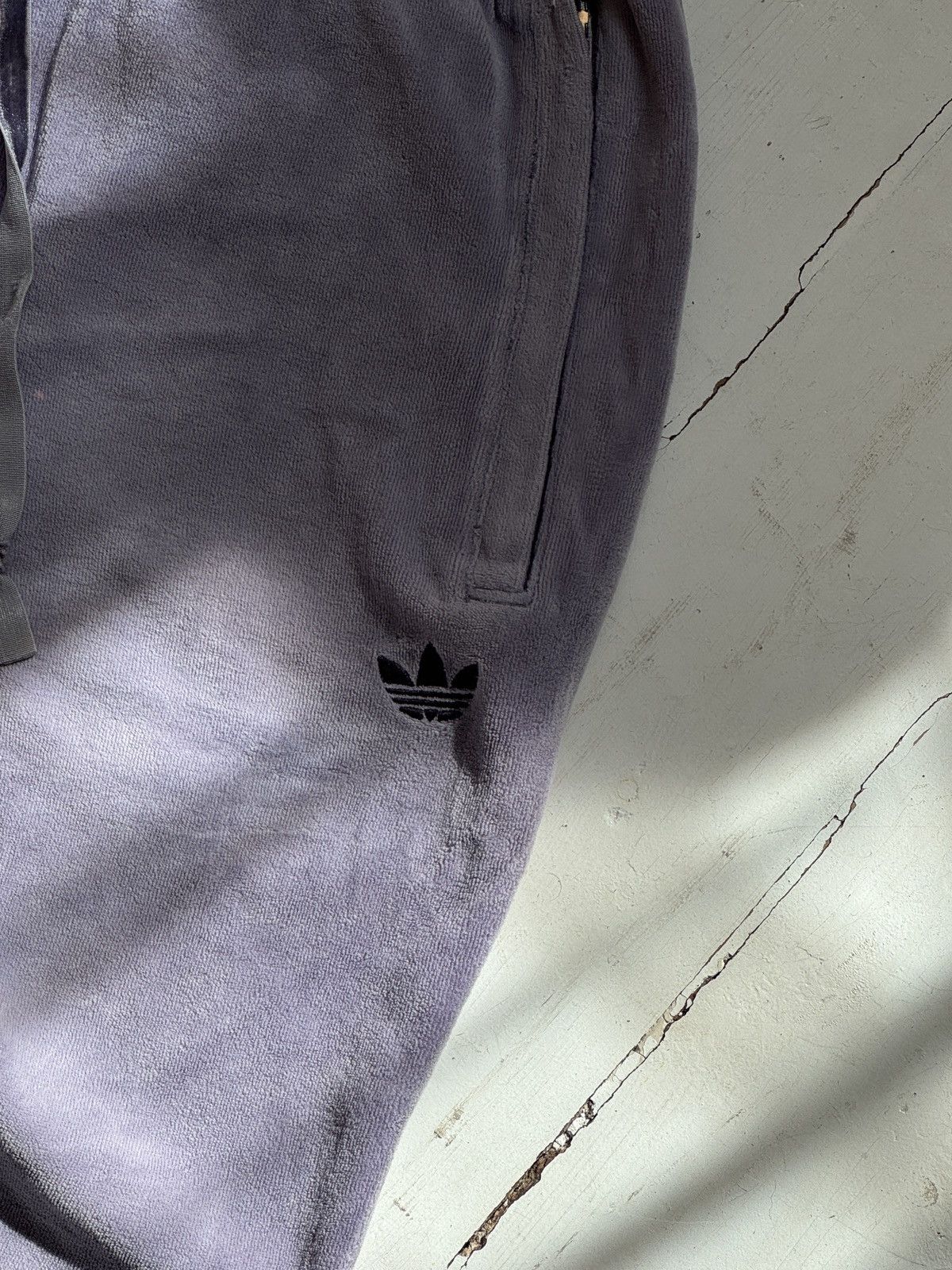 Adidas VINTAGE ADIDAS VELOUR 2000s SWEATPANTS Size 25" / US 0 / IT 36 - 5 Thumbnail
