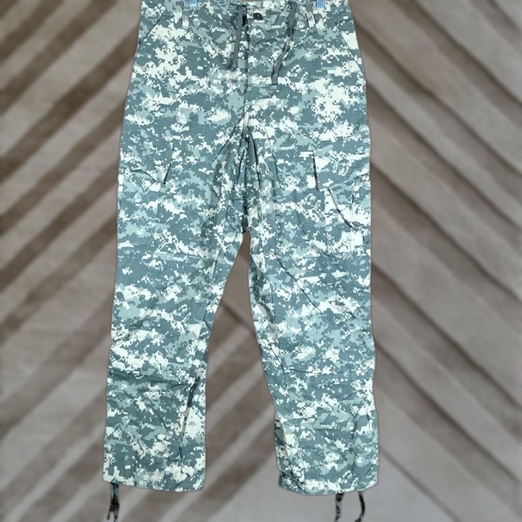 Vintage VINTAGE Army ACU Digital Camo Combat Pants Green Camo Uniform Medium Short Unisex Pants M Green 2000s 90s? Size US 31 - 1 Thumbnail