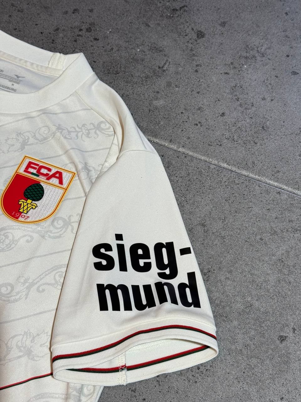 Mizuno Mizuno Augsburg season 24/25 soccer away jersey home bundes Size US M / EU 48-50 / 2 - 7 Thumbnail