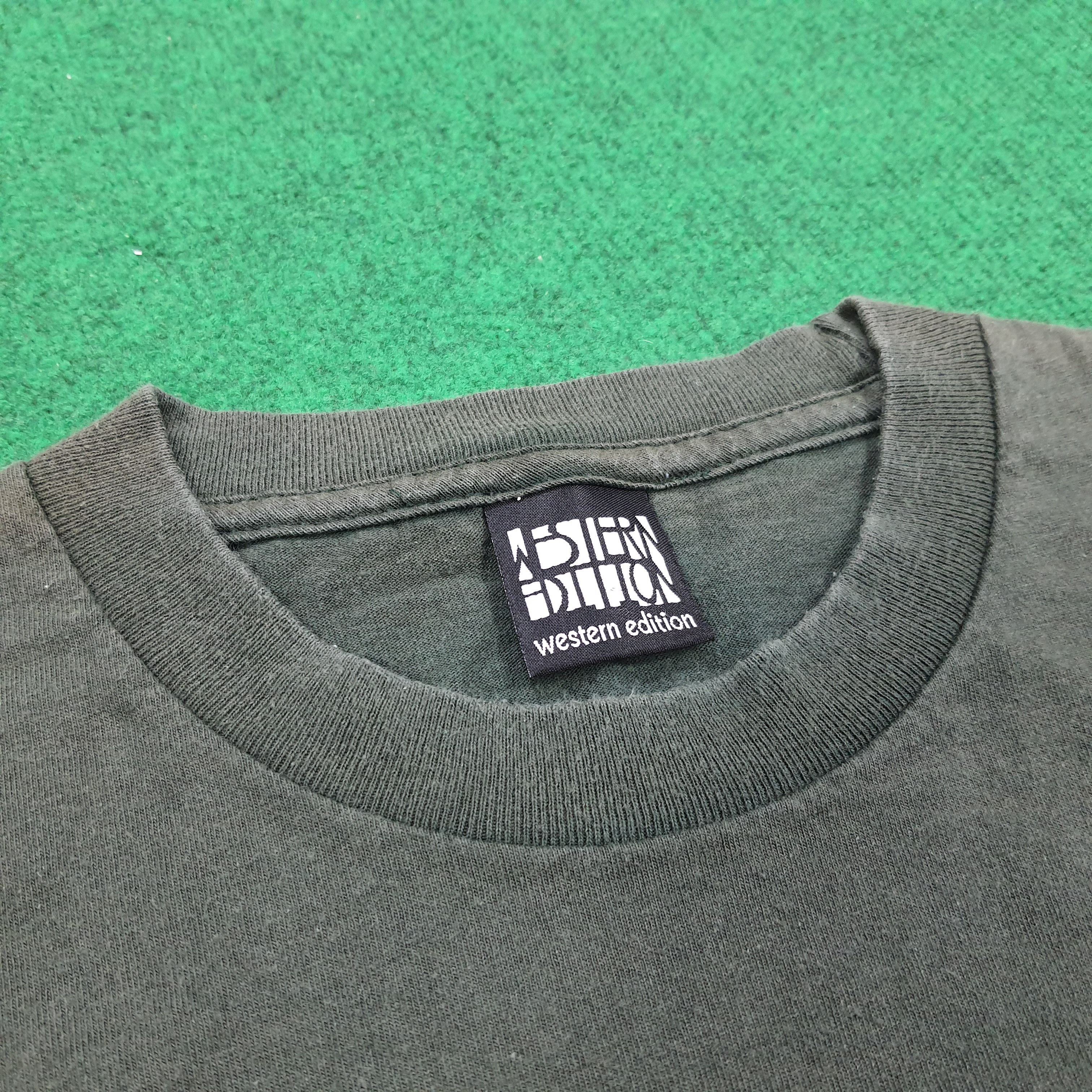 Vintage × Warner Bros Vintage Warner Bros Center WB Logo Tshirt Size US M / EU 48-50 / 2 - 4 Thumbnail