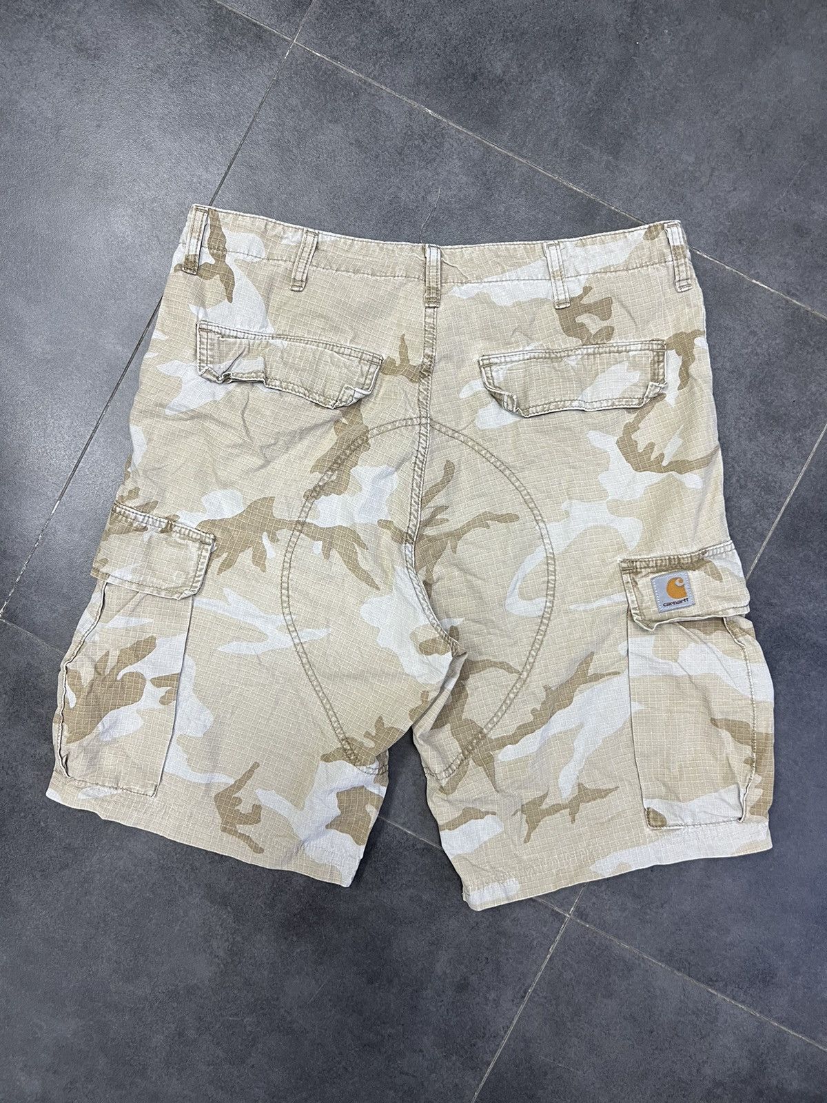 Carhartt × Vintage Vintage Carhartt Camo Shorts Size US 34 / EU 50 - 2 Thumbnail