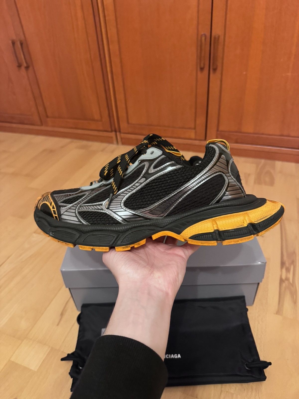 Balenciaga Balenciaga 3XL Black Orange Size US 11 / EU 44 - 2 Thumbnail
