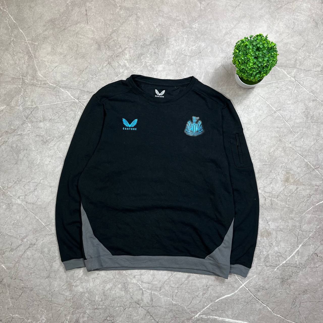 Castore Castore Newcastle United Training Sweatshirt Men Size L Size US L / EU 52-54 / 3 - 1 Thumbnail