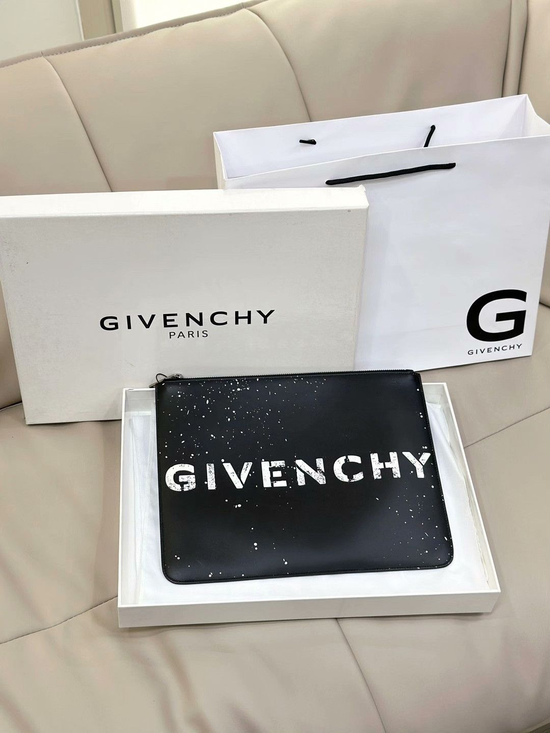 Givenchy Givenchy Black Casual Clutch Bag Size ONE SIZE - 1 Thumbnail