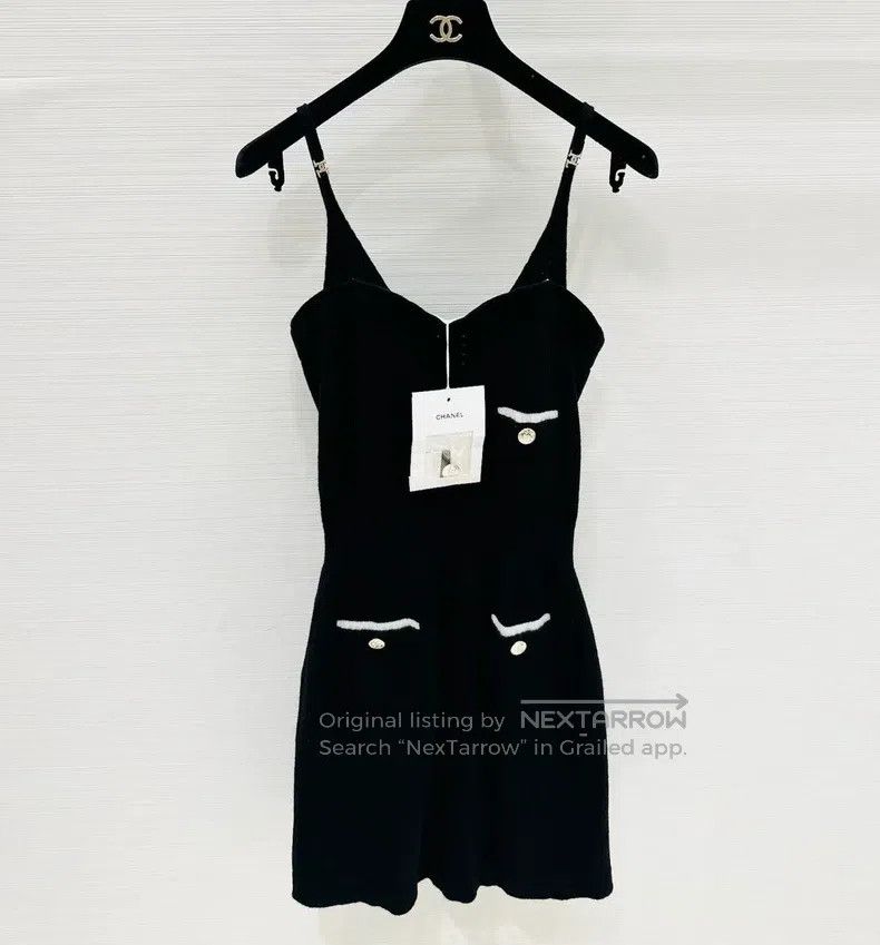 Chanel Chanel 25B black cashmere suspender slim dress Size XS / US 0-2 / IT 36-38 - 1 Thumbnail