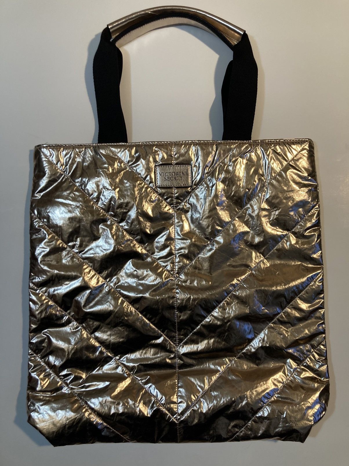 Designer × Victoria's Secret Victoria Secret Metallic Puffer Tote Bag Over Night Bag Y2K Size ONE SIZE - 4 Thumbnail