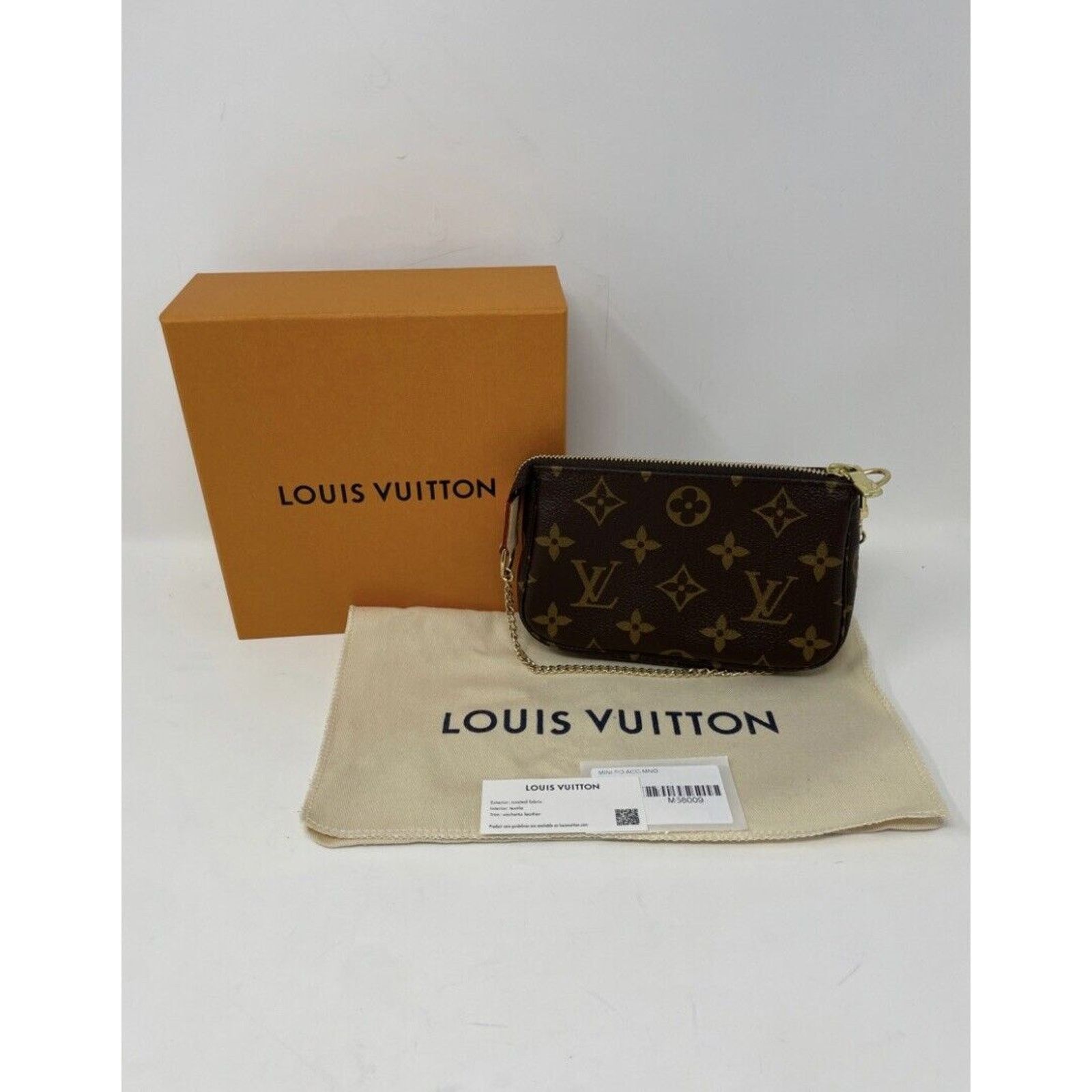 Louis Vuitton Louis Vuitton Mini Pochette Accessoires Monogram Size ONE SIZE - 4 Thumbnail