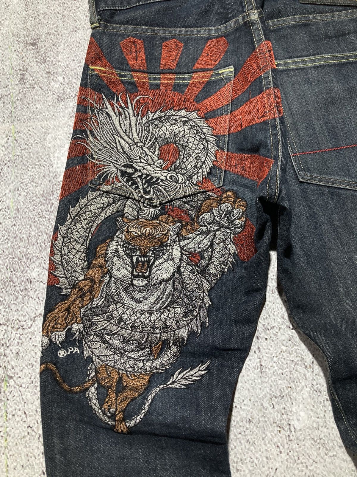 Japanese Brand 2000s Sugoi Tatto Embroidery Dragon Tiger Denim Jeans Size US 29 - 8 Thumbnail