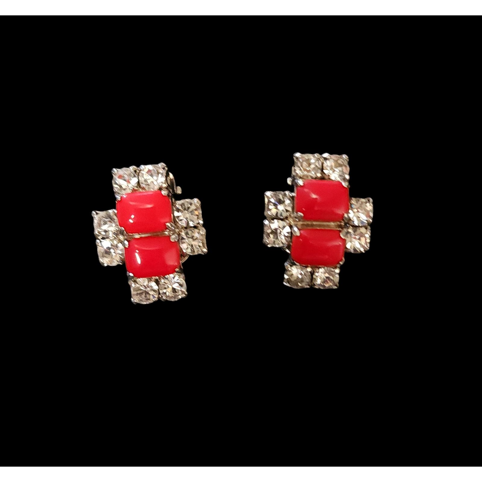 The Unbranded Brand Vintage red stone rhinestones clip on earrings & necklace. Size ONE SIZE - 3 Thumbnail