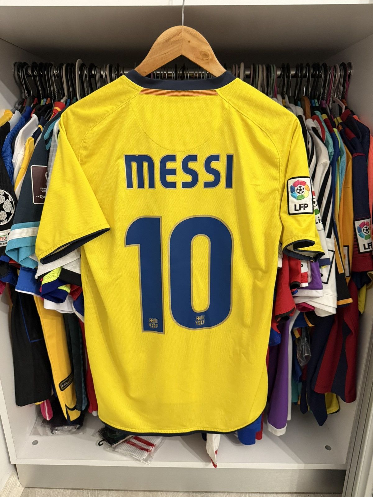 Nike FC Barcelona 2008/2009 away kit with Messi nameset Size US S / EU 44-46 / 1 - 1 Thumbnail