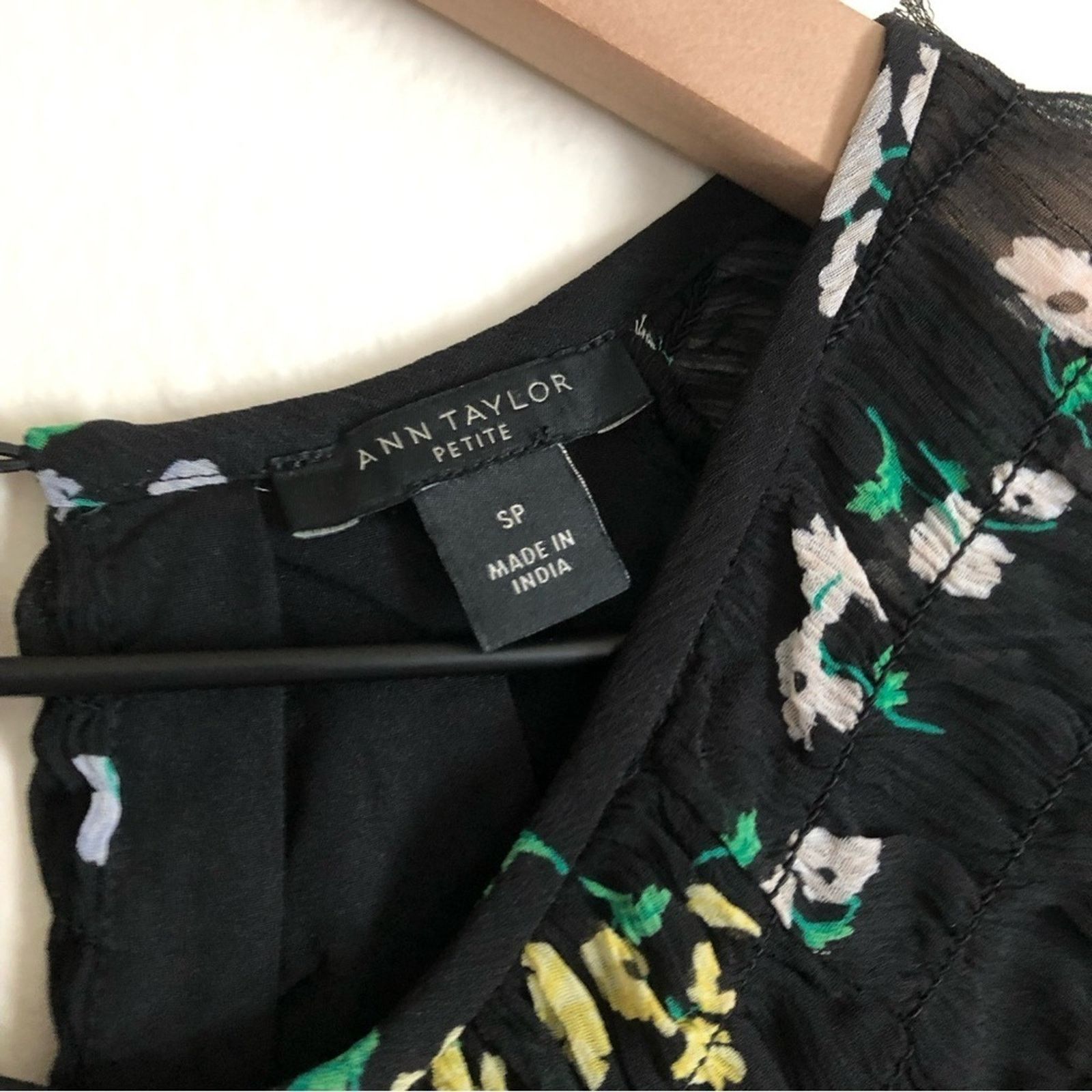 Ann Taylor Ann Taylor Black Floral Short Bell Sleeves Mini Swing Dress Size S / US 4 / IT 40 - 6 Thumbnail