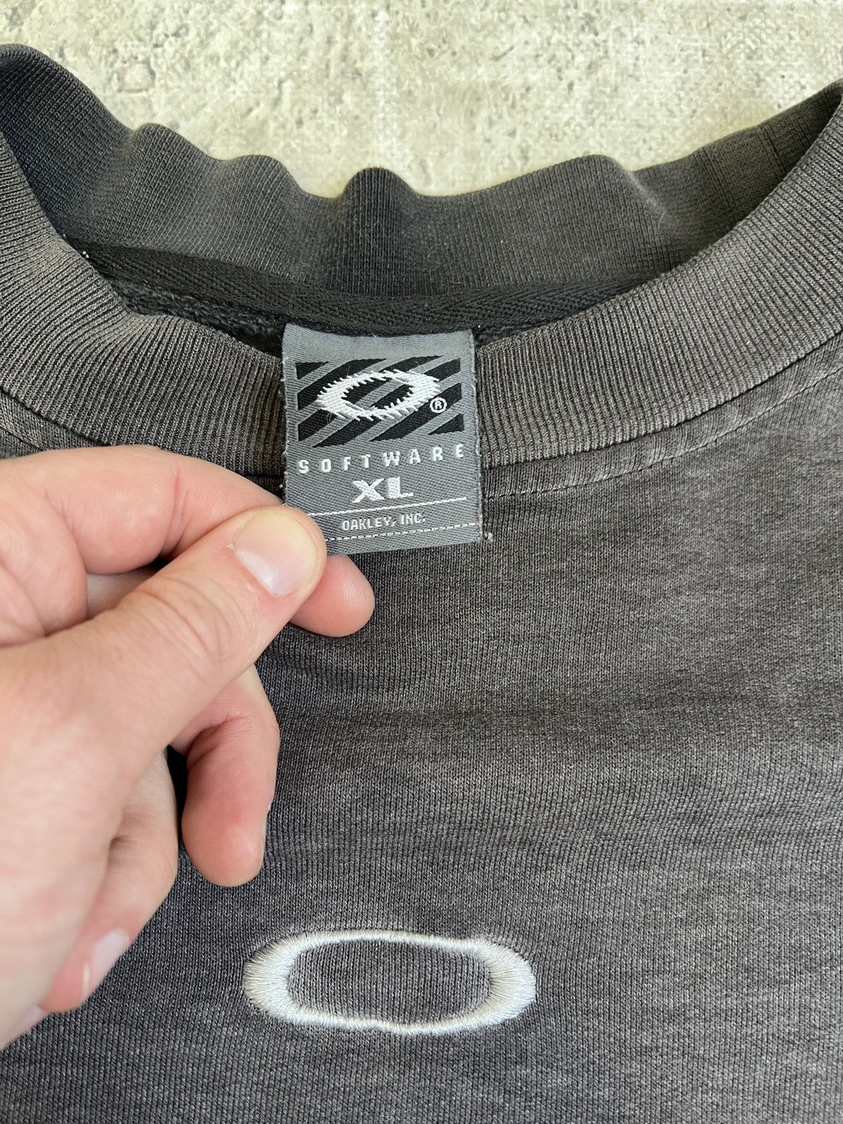 Oakley Oakley rare 2000s sun faded y2k crewneck sweatshirt Size US XL / EU 56 / 4 - 6 Thumbnail