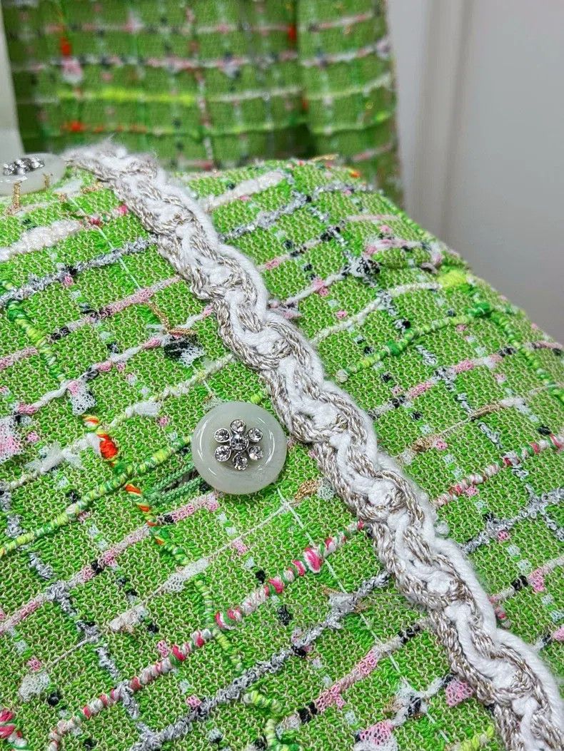 Chanel Chanel Holiday Series Popular Green Tweed Coat Size XS / US 0-2 / IT 36-38 - 3 Thumbnail