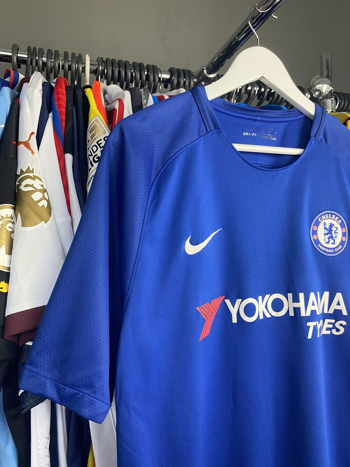 Nike 2017/18 NIKE CHELSEA HOME SOCCER FOOTBALL JERSEY SHIRT Size US XL / EU 56 / 4 - 3 Thumbnail