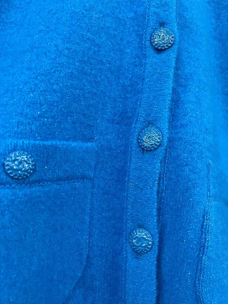 Chanel 22B blue round-neck knitted jacket