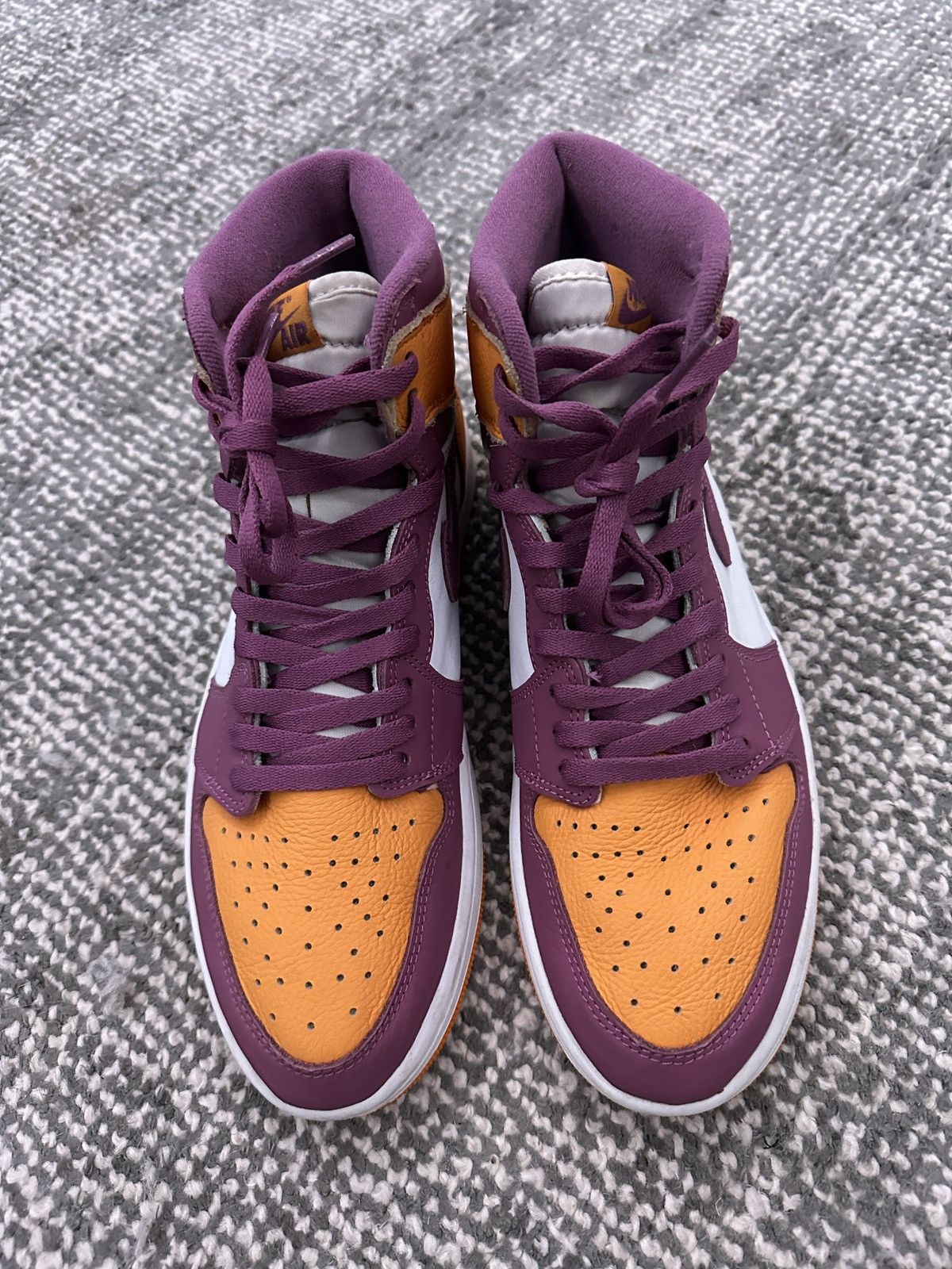 Jordan Brand Jordan 1 brotherhood Size US 10.5 / EU 43-44 - 2 Thumbnail