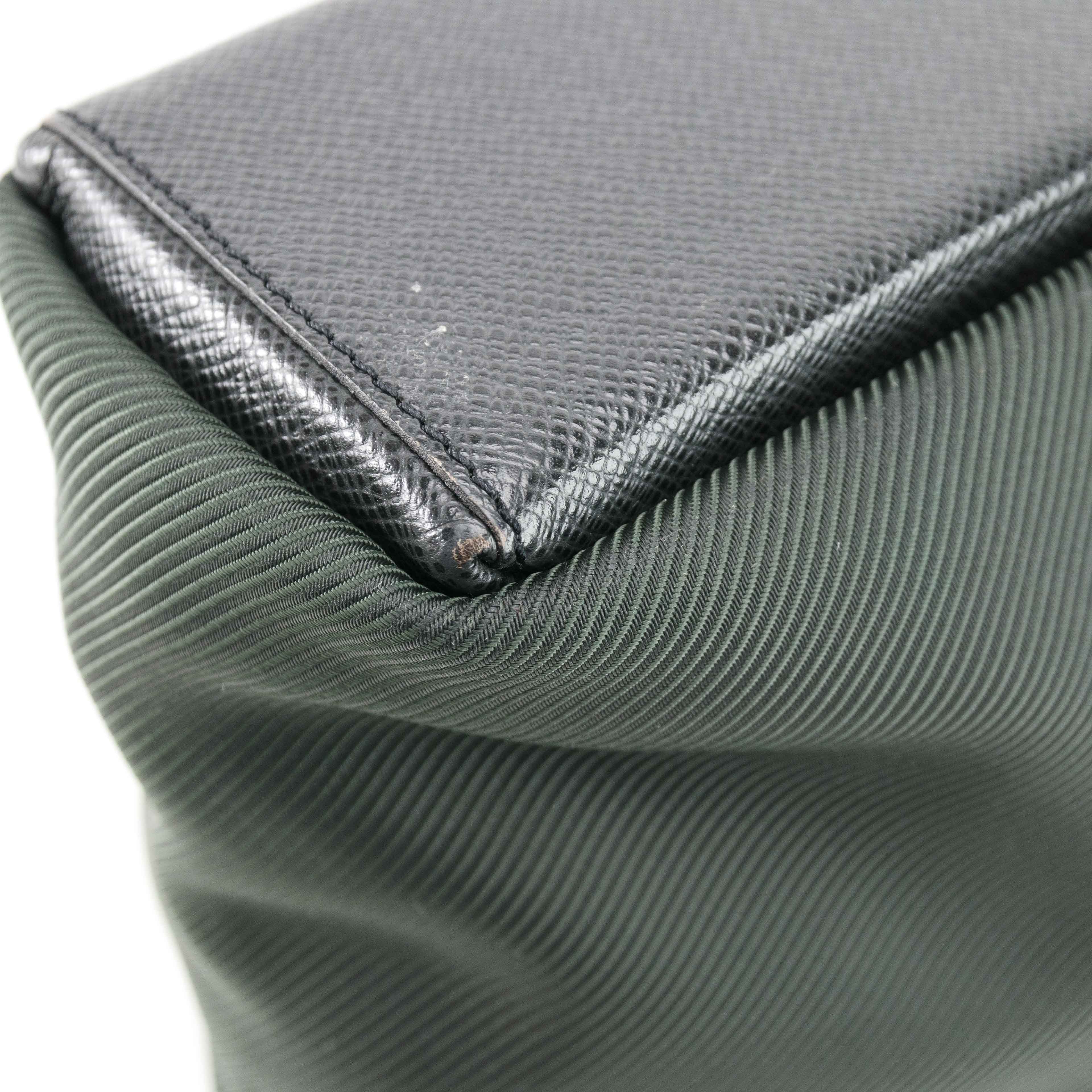 Louis Vuitton Louis Vuitton Taiga Leather District PM Messenger Bag Size ONE SIZE - 11 Thumbnail
