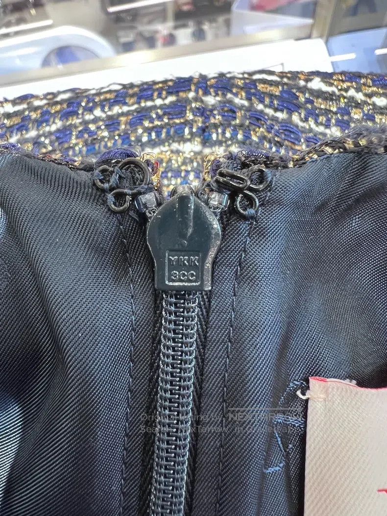 Valentino Valentino Heavy work dress Size S / US 4 / IT 40 - 9 Thumbnail