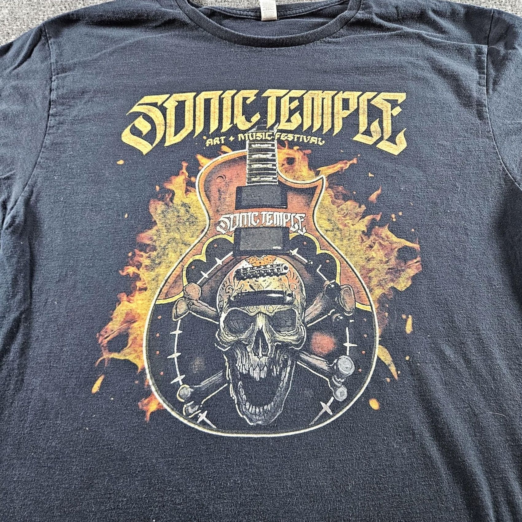 Fruit Of The Loom Sonic Temple Shirt Mens XL Black Fruit of the Loom Guitar 2019 Music Festival Tee Size US XL / EU 56 / 4 - 3 Thumbnail