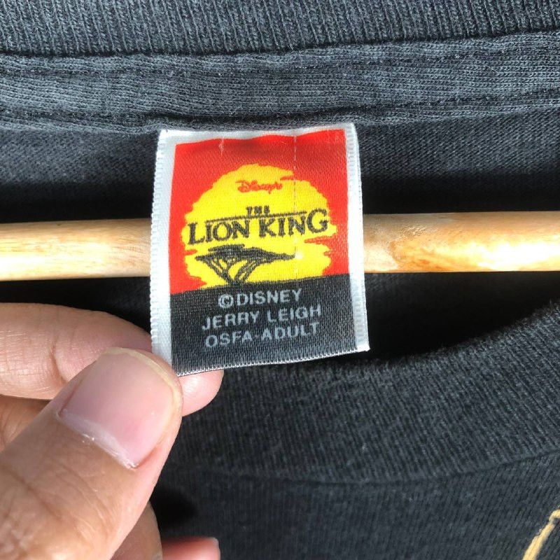 Disney Vintage Disney "The Lion King" t-shirt Size US L / EU 52-54 / 3 - 7 Thumbnail