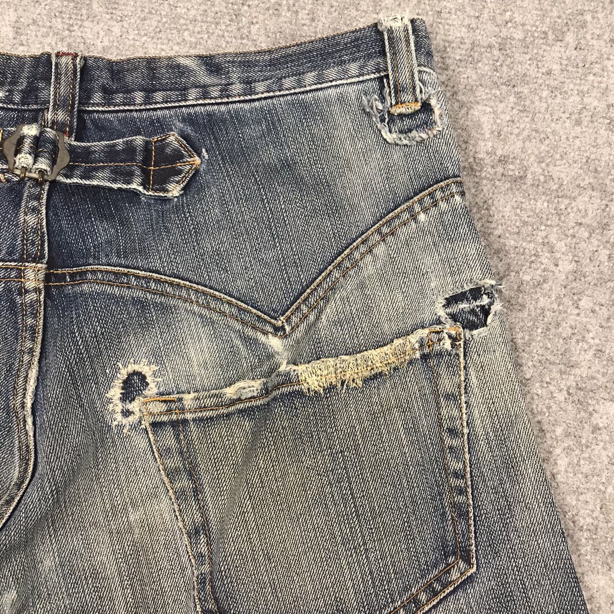 Issey Miyake SUNAO KUWAHARA ISSEY MIYAKE DISTRESSED DENIM PANTS Size 30" / US 8 / IT 44 - 14 Thumbnail