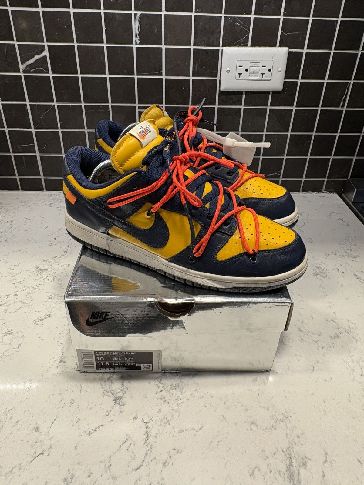 Nike × Off-White Nike x Off-White Dunk Low University Gold Size US 10 / EU 43 - 1 Thumbnail