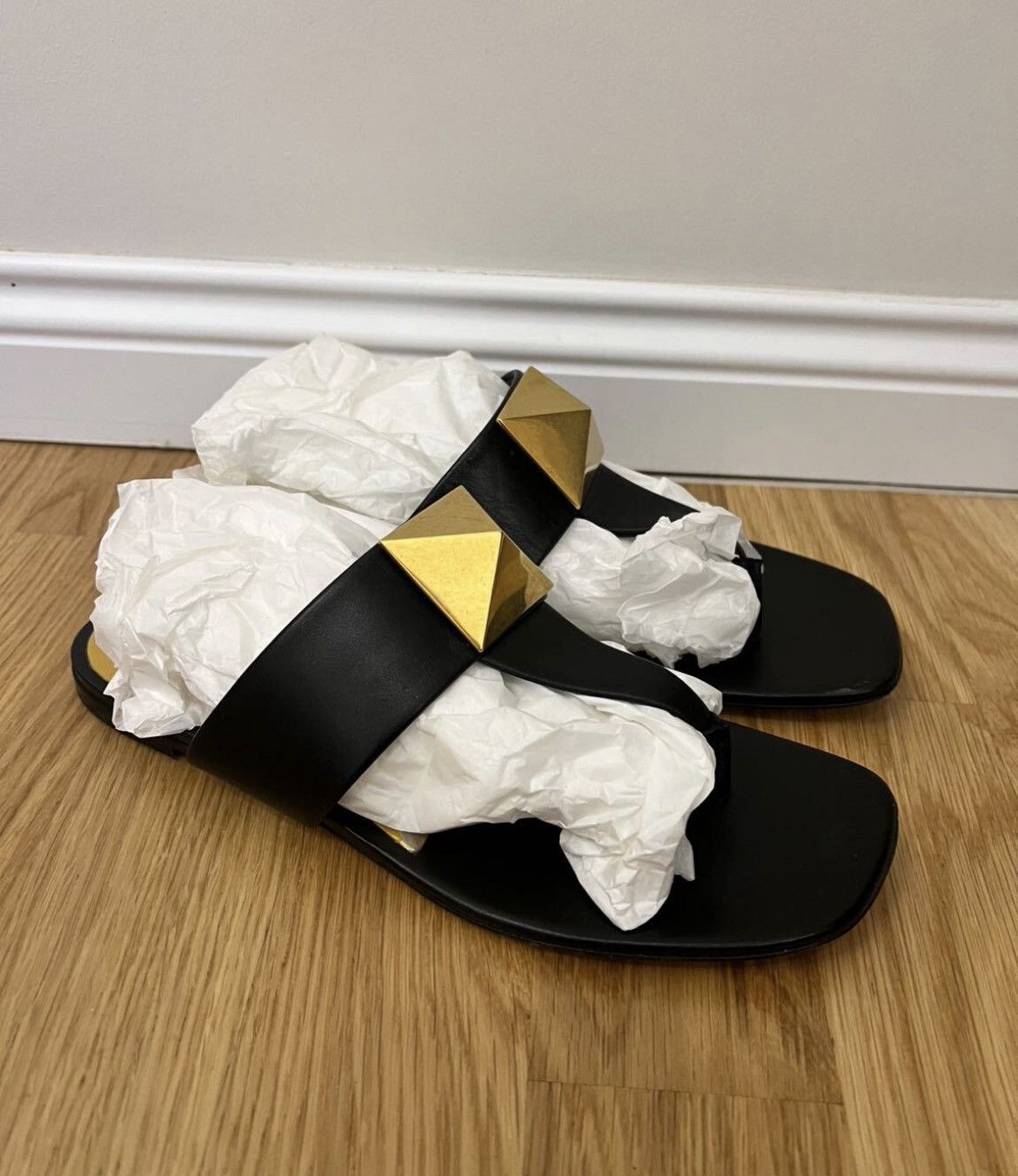 Valentino Valentino Garavani One Stud Thong Sandals – Black Size US 8 / IT 38 - 3 Thumbnail