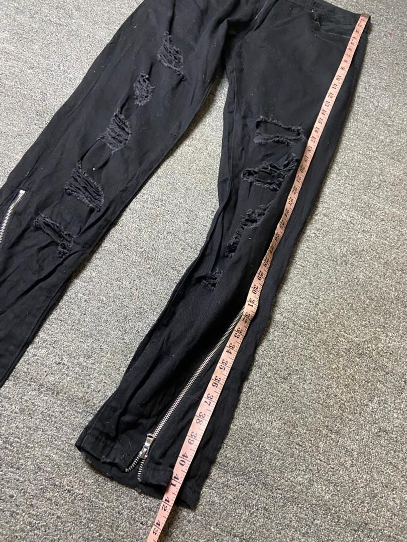 Forever 21 Forever 21 Men Distressed Ripped Jeans (177) Size US 35 - 5 Thumbnail