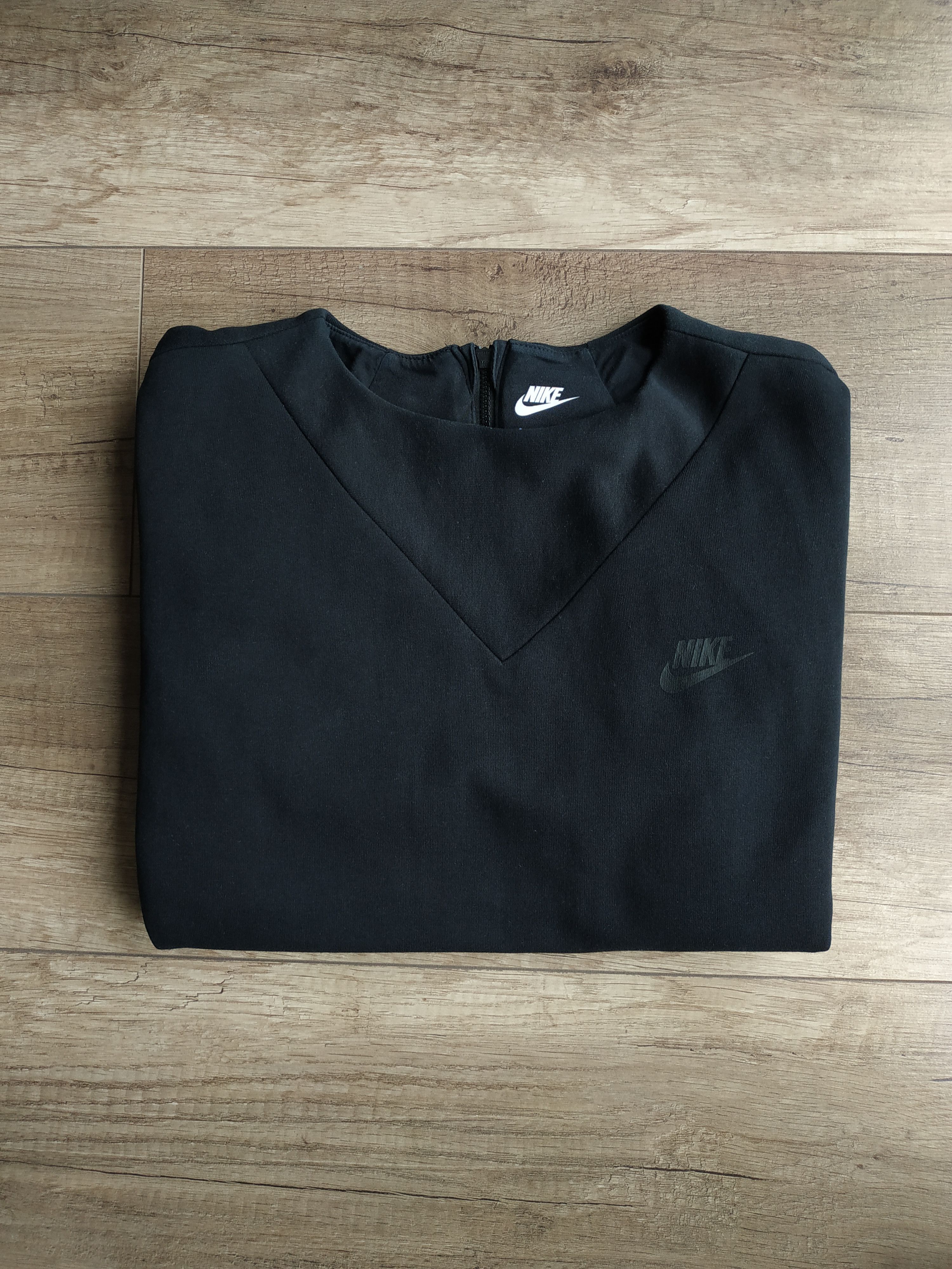 Jordan Brand × Nike NIKE Women's Short Sleeve Tech Fleece Black T-shirt, SMALL Size S / US 4 / IT 40 - 4 Thumbnail