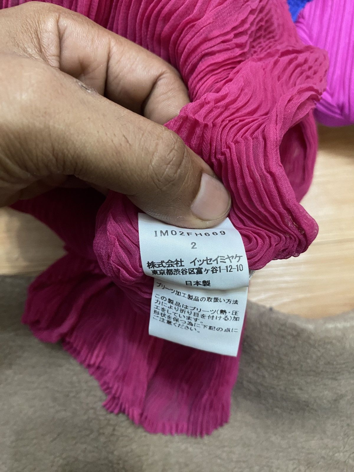 Issey Miyake “Issey Miyake Vintage Pleated Mesh Cardigan – Magenta Size S / US 4 / IT 40 - 13 Thumbnail