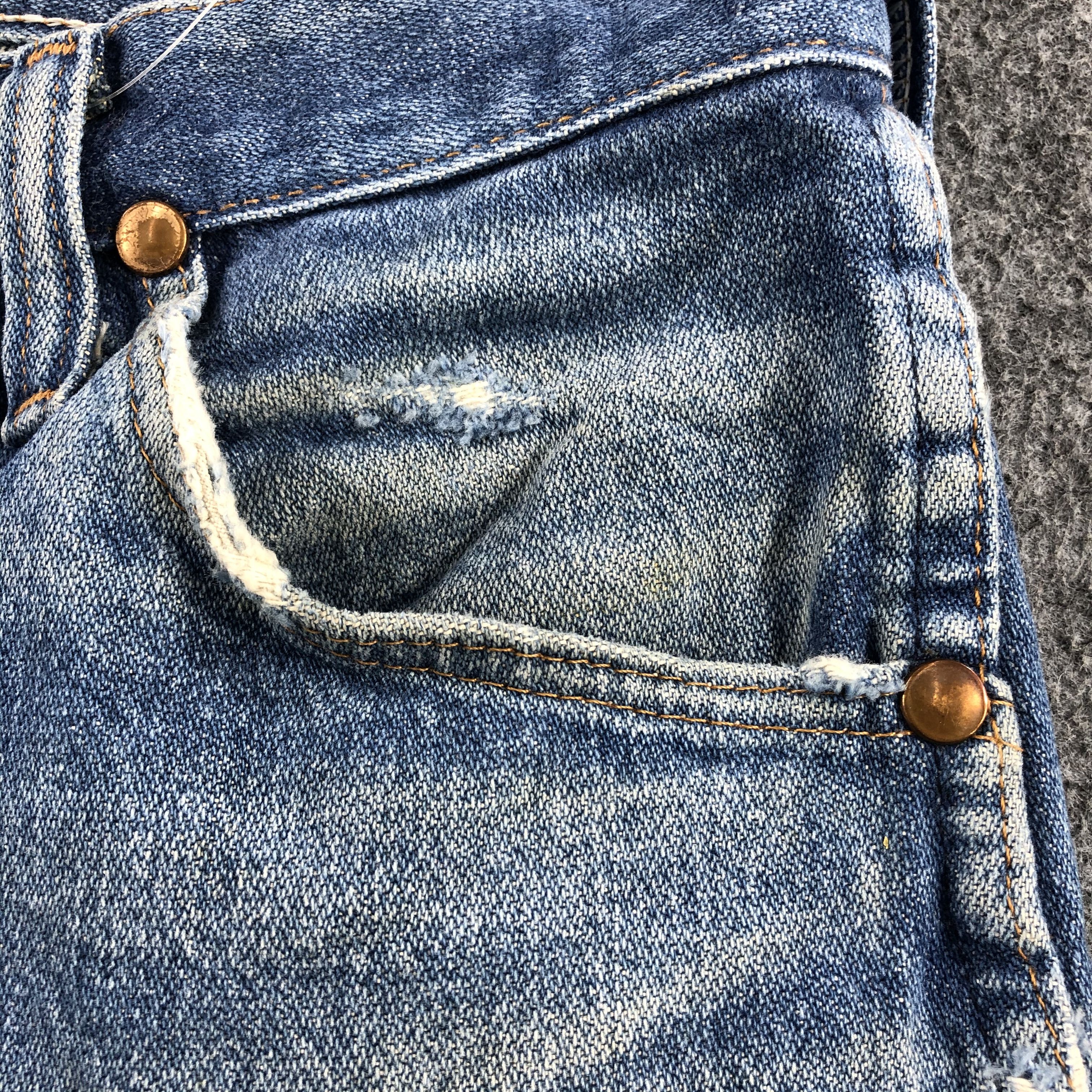 Vintage Vintage Blue Wash Wrangler Jeans-J2051 Size US 31 - 11 Thumbnail