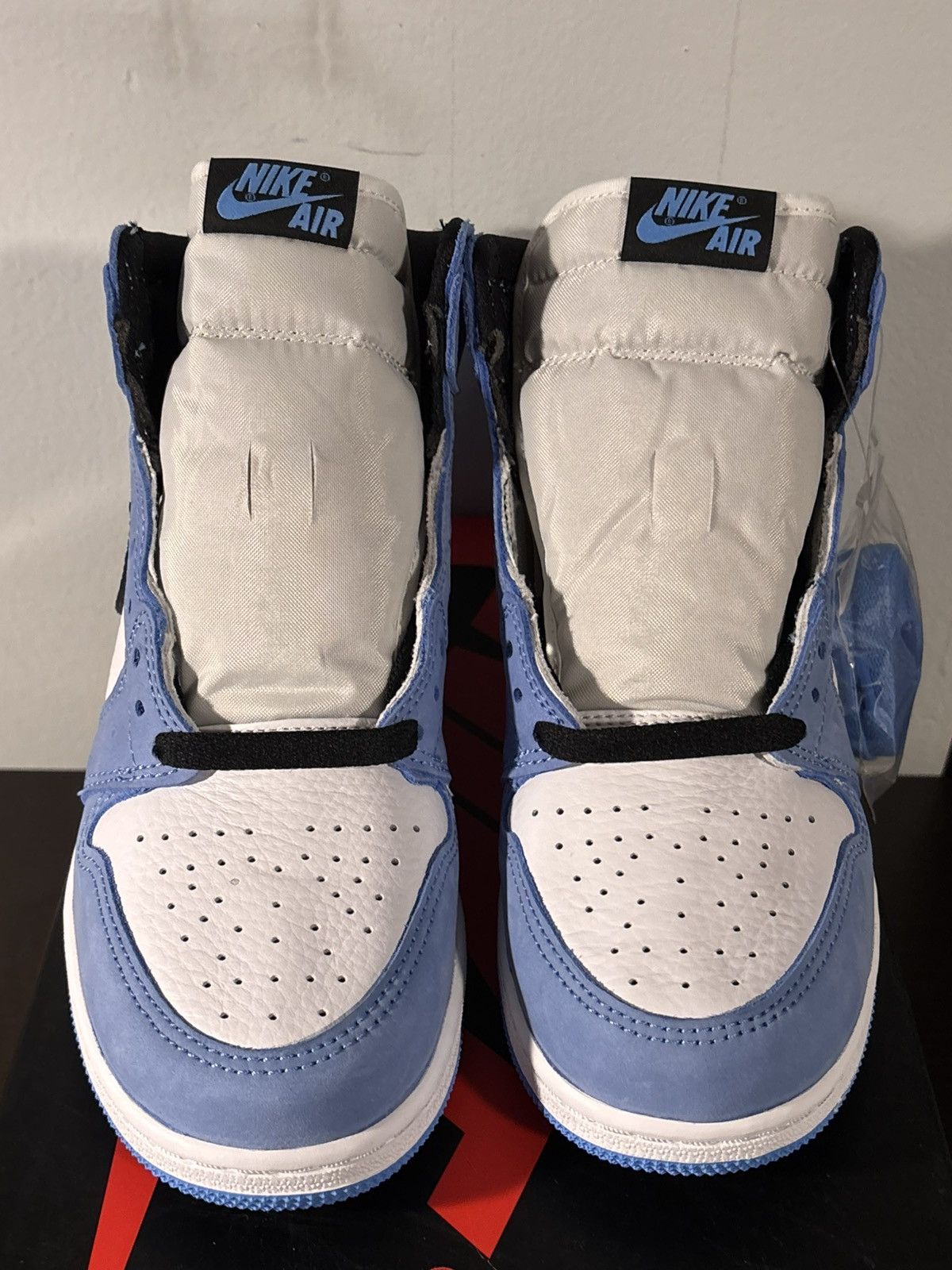 Jordan Brand Air Jordan 1 High OG (575441-134) University Blue Sz 6Y Size US 6 / EU 39 - 4 Thumbnail