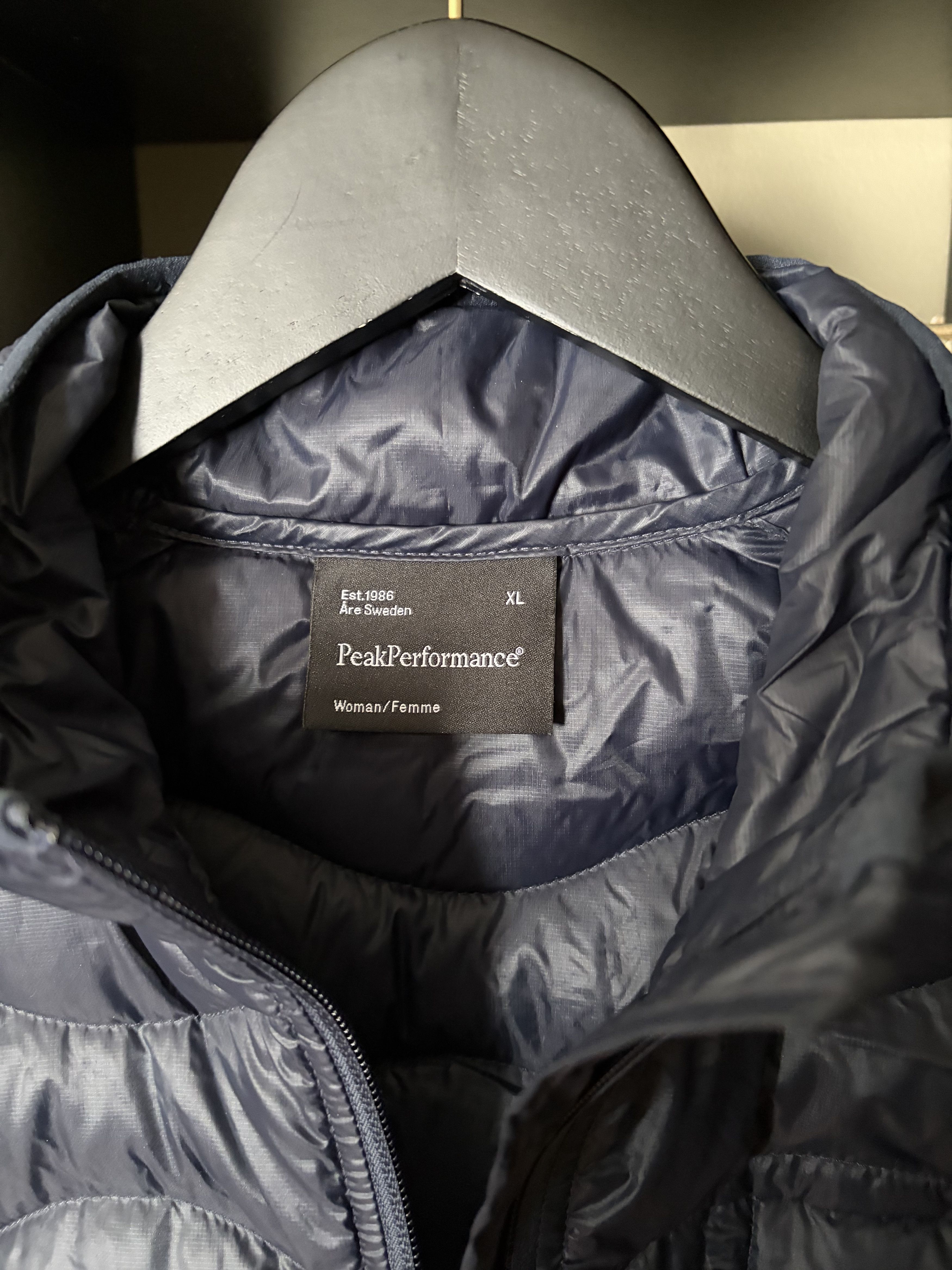 Peak Performance Peak Performance blue helium puffer women's xl/men's large Size US L / EU 52-54 / 3 - 4 Thumbnail
