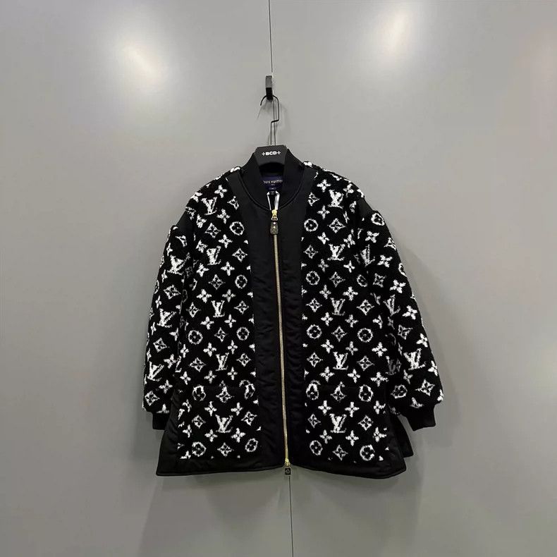 Louis Vuitton Louis Vuitton presbyopic logo jacket Size US XXS / EU 40 - 1 Thumbnail