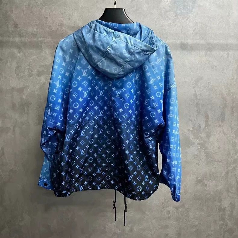 Louis Vuitton Louis Vuitton size 36 Hooded jacket with blue logo jacket Size US M / EU 48-50 / 2 - 5 Thumbnail