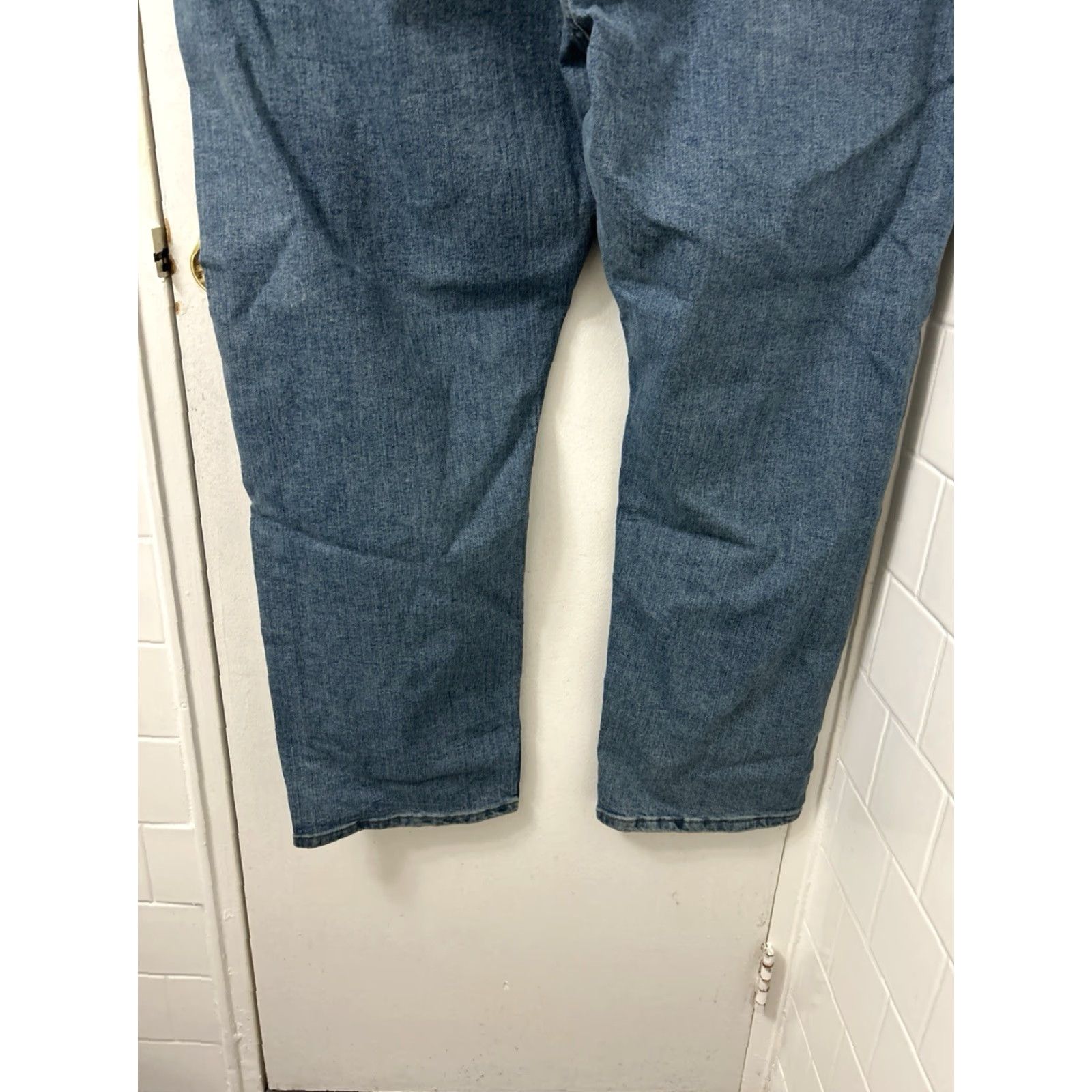 Wrangler Wrangler Authentics Jeans Mens 46x30 Light Wash Straight Leg NWT Stretch Denim 5-Pocket Zipper Button Cotton Blend Medium Wash Size US 30 / EU 46 - 3 Thumbnail