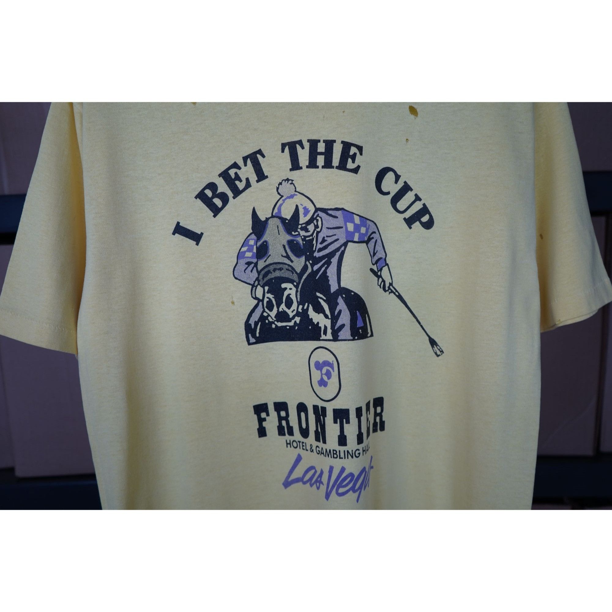 Vintage 90s Frontier Las Vegas Yellow Distressed L VTG Tshirt #387 Size US L / EU 52-54 / 3 - 3 Thumbnail