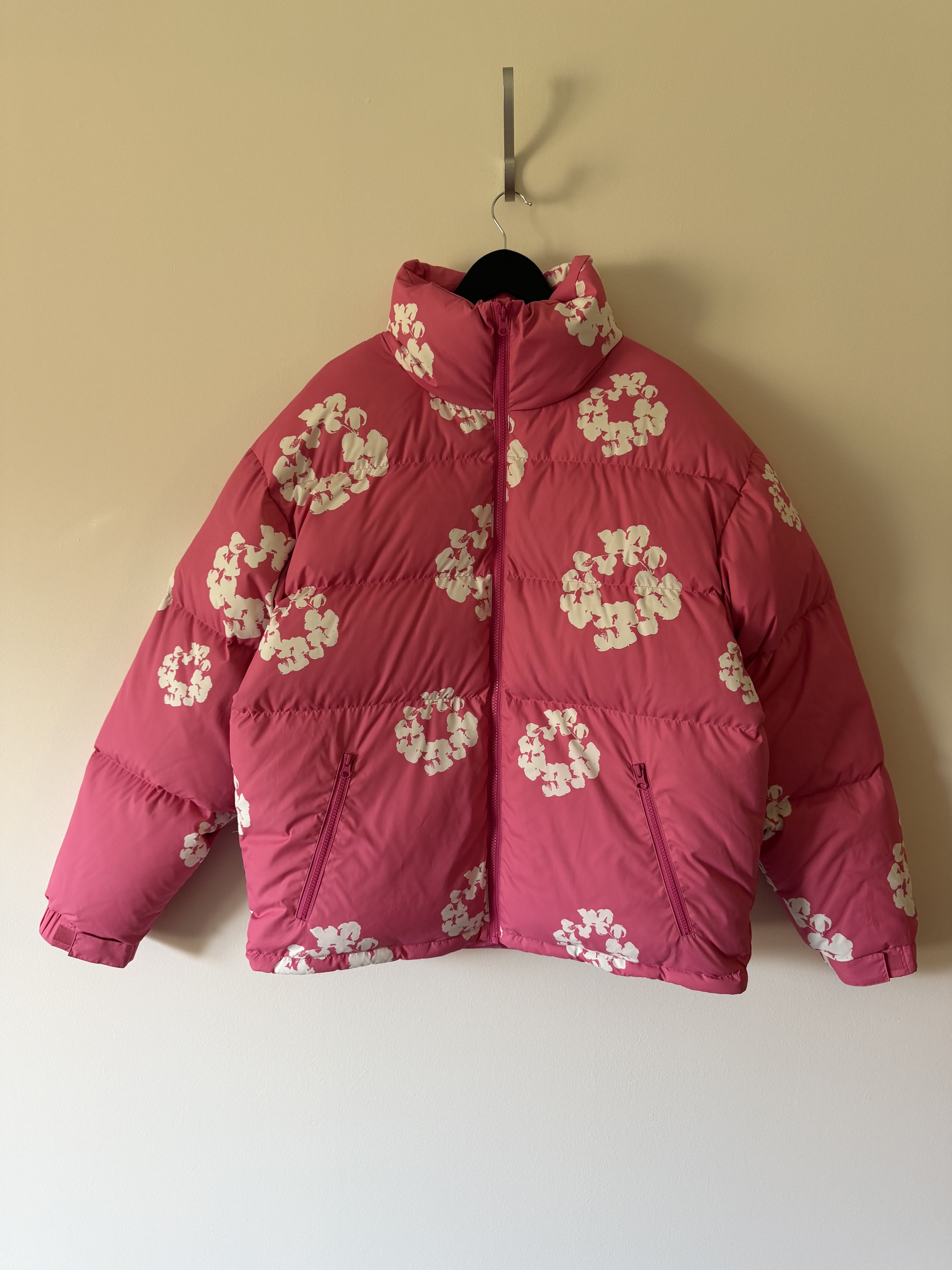 DENIM TEARS Denim Tears Cotton Wreath Puffer Jacket in Pink Size US XL / EU 56 / 4 - 1 Thumbnail